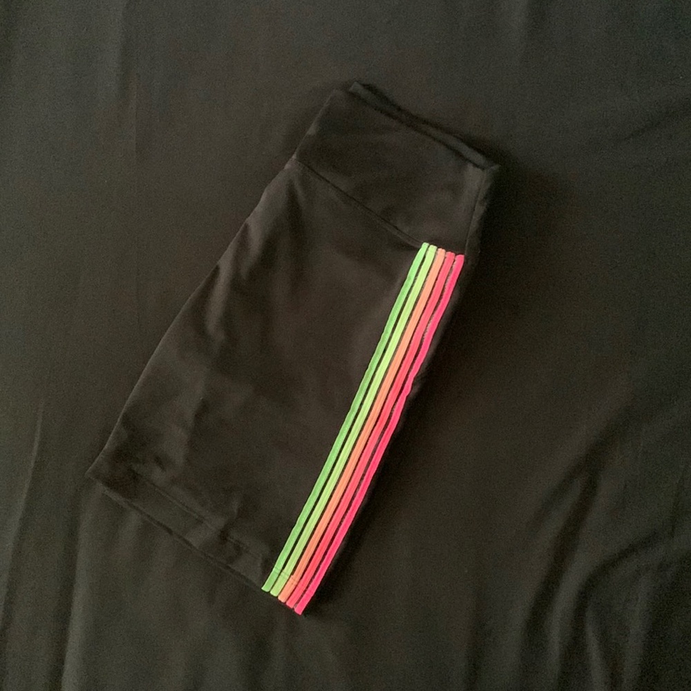 PINK VICTORIA’S SECRET BIKER SHORTS BLACK/MULITCOLOR, SMALL